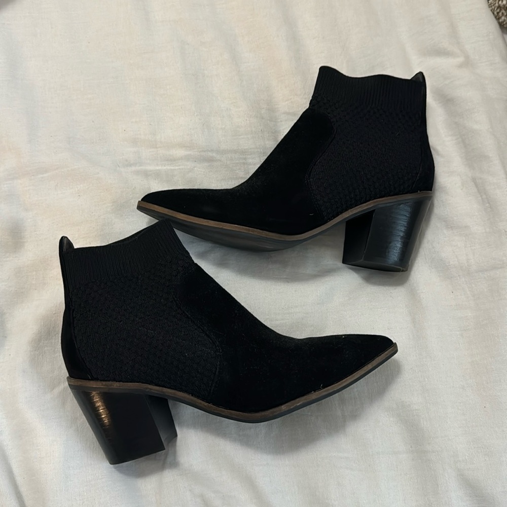 Cole Hahn Never Worn Suede Stretch Booties